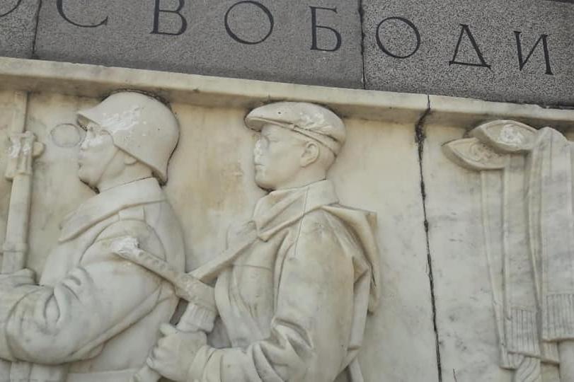 Руското посолство брани фалшива костница, след като в България няма убит нито един съветски войник | Коментар на БА